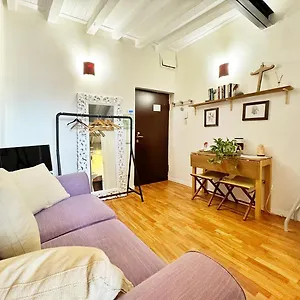 https://flat-in-navigli.it-lombardy.com